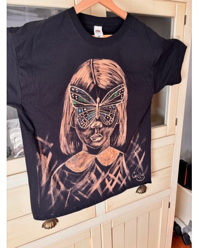 CAMISETA pintada a mano con lejía diluida