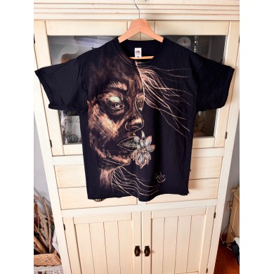 CAMISETA PINTADA  A MANO pintada con lejía diluida