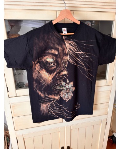 CAMISETA PINTADA  A MANO pintada con lejía diluida
