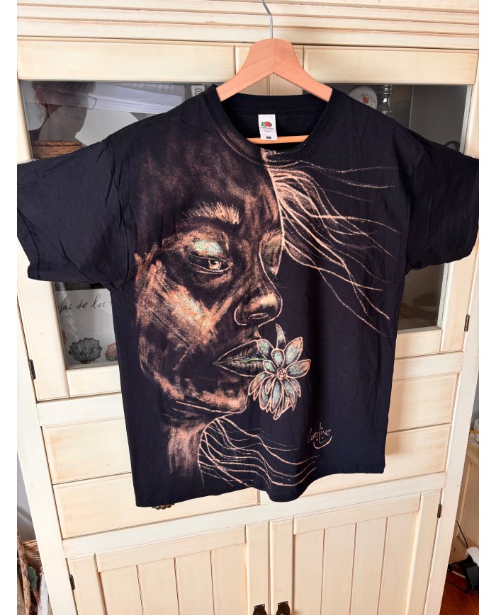 CAMISETA PINTADA  A MANO pintada con lejía diluida