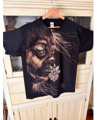 CAMISETA PINTADA  A MANO pintada con lejía diluida