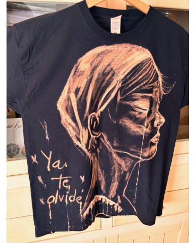 CAMISETA PINTADA A MANO con lejía diluida