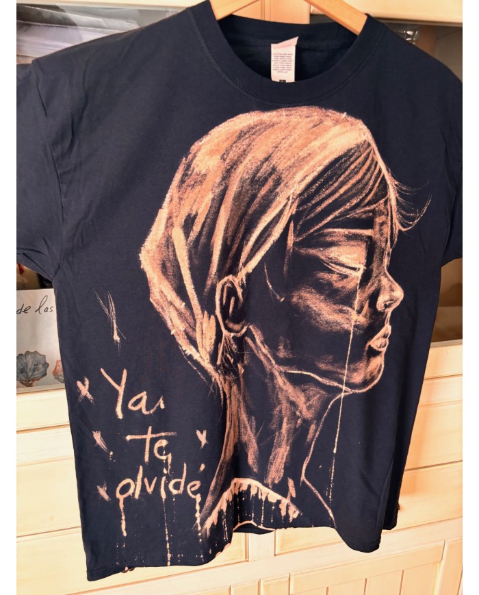 CAMISETA PINTADA A MANO con lejía diluida