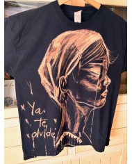CAMISETA PINTADA A MANO con lejía diluida