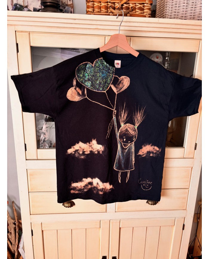 CAMISETA PINTADA A MANO con lejía diluida