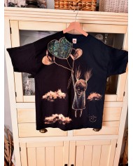 CAMISETA PINTADA A MANO con lejía diluida