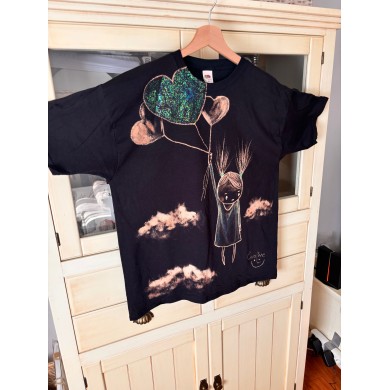 CAMISETA PINTADA A MANO con lejía diluida