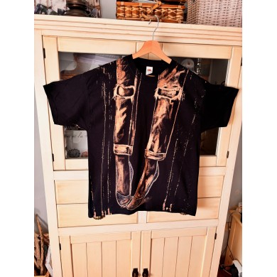 CAMISETA PINTADA A MANO diluida con lejia