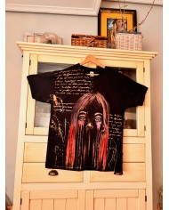 CAMISETA PINTADA A MANO con lejía diluida