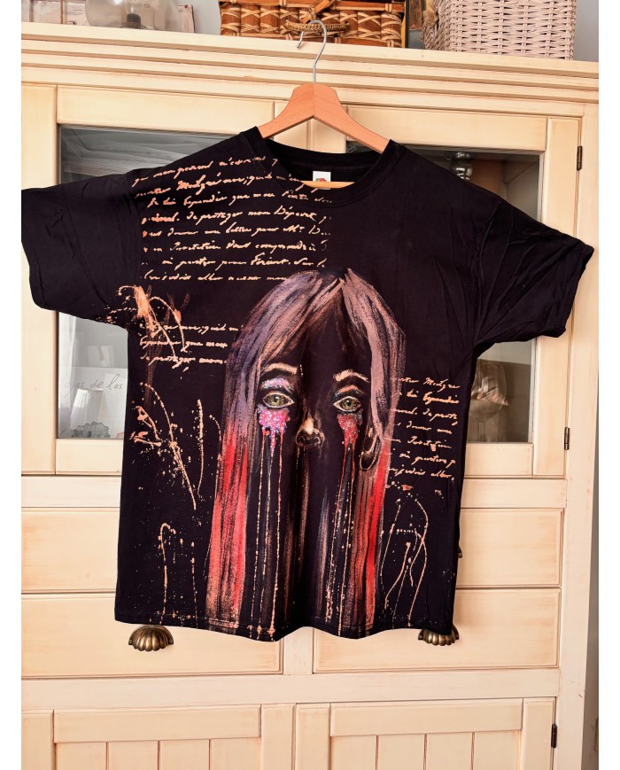 CAMISETA PINTADA A MANO con lejía diluida