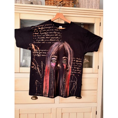 CAMISETA PINTADA A MANO con lejía diluida