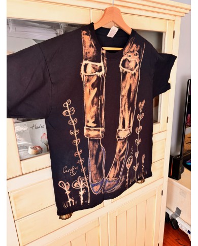 CAMISETA PINTADA A MANO con lejía diluida