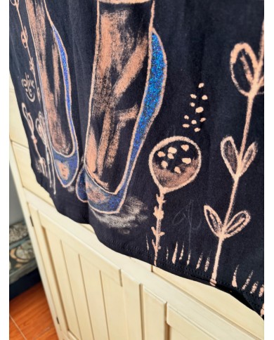 CAMISETA PINTADA A MANO con lejía diluida