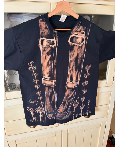 CAMISETA PINTADA A MANO con lejía diluida