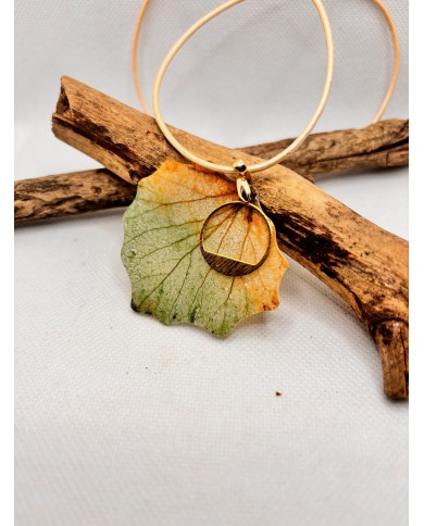 COLLAR ARTESANO  DE HOJA NATURAL ESQUELETIZADA