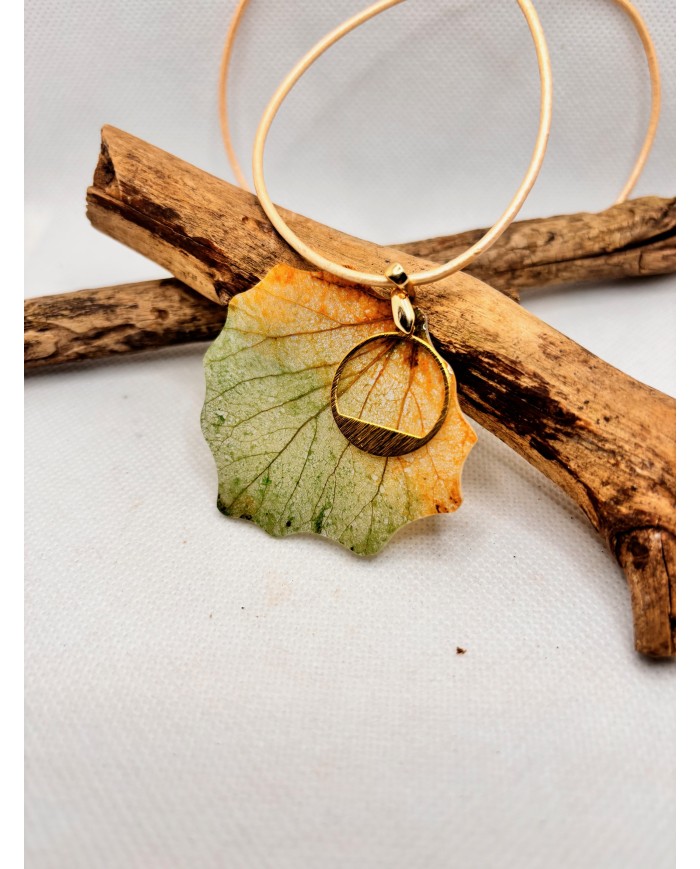 COLLAR ARTESANO  DE HOJA NATURAL ESQUELETIZADA