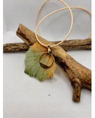 COLLAR ARTESANO  DE HOJA NATURAL ESQUELETIZADA
