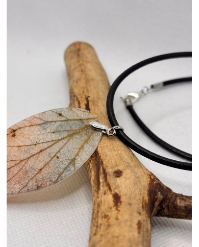 COLLAR ARTESANO DE HOJA  NATURAL ESQUELETIZADA