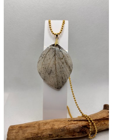COLLAR ARTESANO DE HOJA NATURAL ESQUELETIZADA