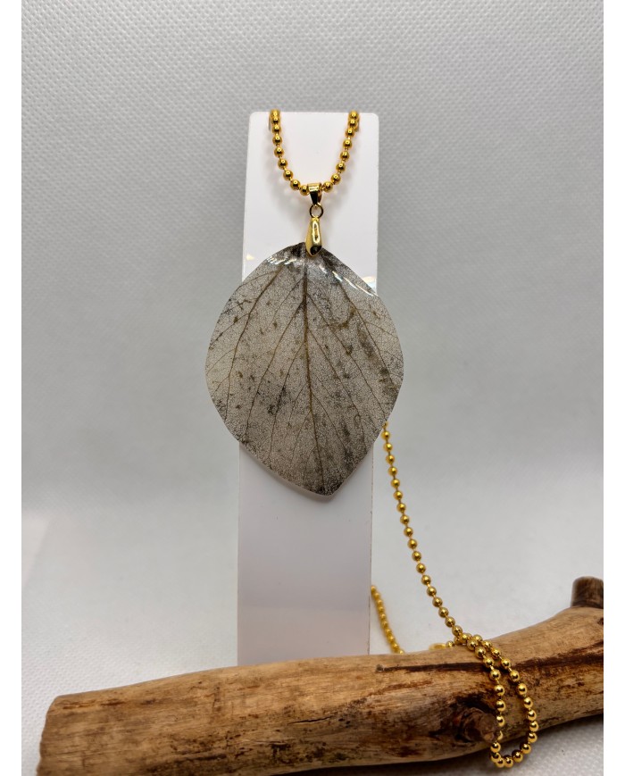 COLLAR ARTESANO DE HOJA NATURAL ESQUELETIZADA