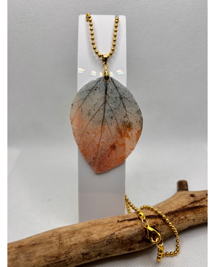 COLLAR ARTESANO DE HOJA NATURAL ESQUELETIZADA