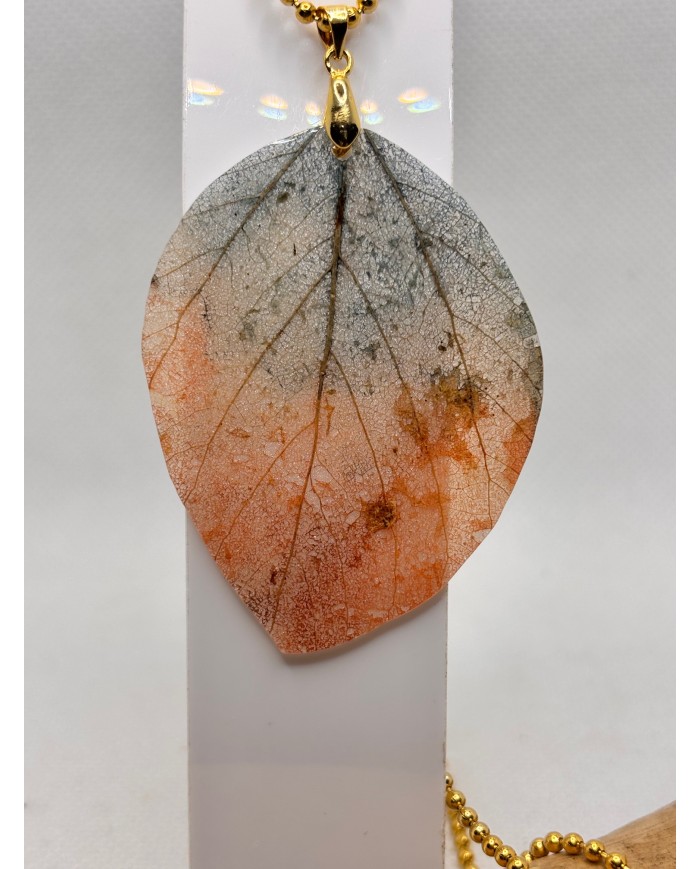 COLLAR ARTESANO DE HOJA NATURAL ESQUELETIZADA
