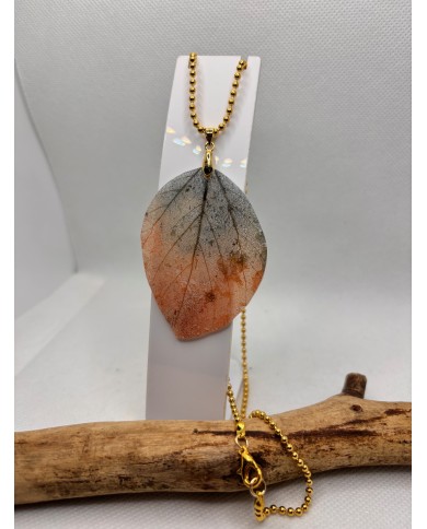 COLLAR ARTESANO DE HOJA NATURAL ESQUELETIZADA