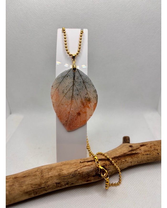 COLLAR ARTESANO DE HOJA NATURAL ESQUELETIZADA