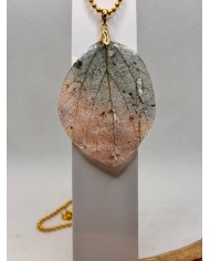 COLLAR ARTESANO DE HOJA NATURAL ESQUELETIZADA
