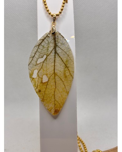 COLLAR ARTESANO DE HOJA NATURAL ESQUELETIZADA