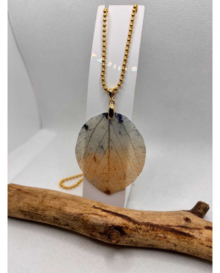 COLLAR ARTESANO DE HOJA NATURAL ESQUELETIZADA