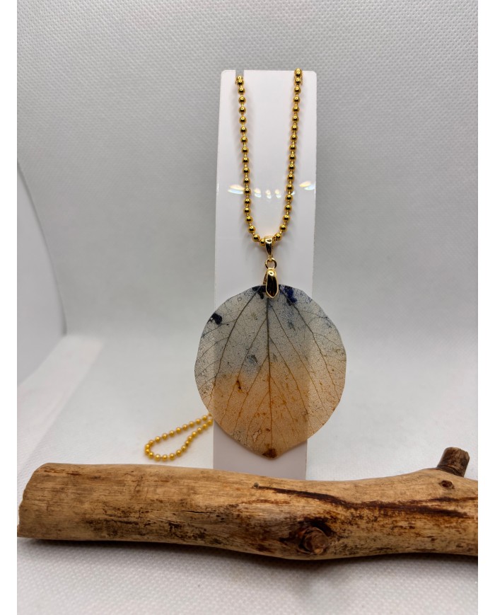 COLLAR ARTESANO DE HOJA NATURAL ESQUELETIZADA