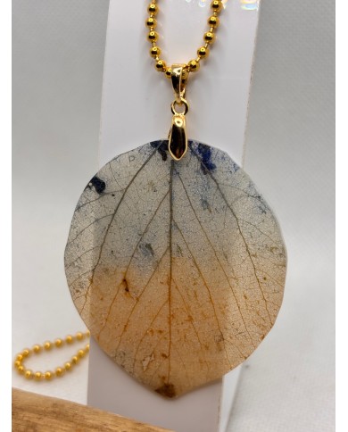 COLLAR ARTESANO DE HOJA NATURAL ESQUELETIZADA