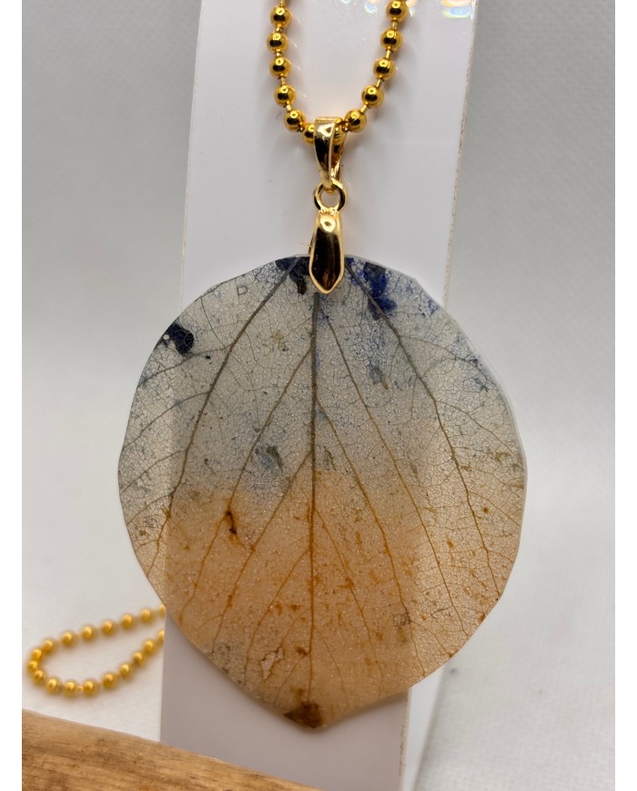 COLLAR ARTESANO DE HOJA NATURAL ESQUELETIZADA