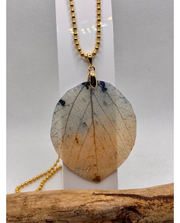 COLLAR ARTESANO DE HOJA NATURAL ESQUELETIZADA