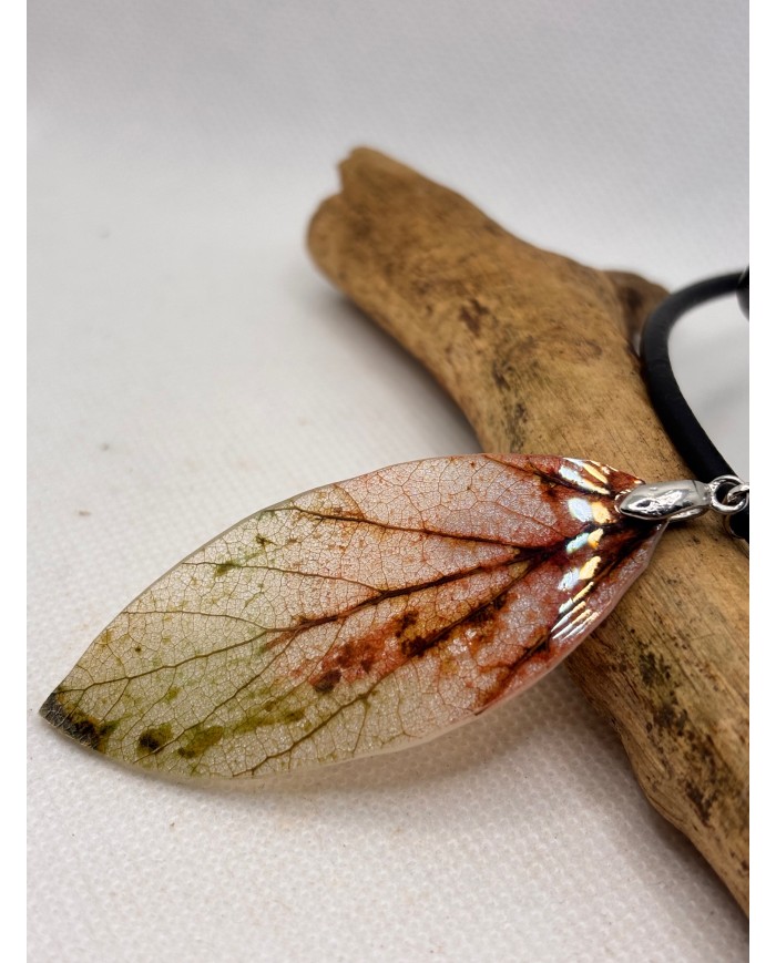 COLLAR ARTESANO de hoja natural esqueletizada
