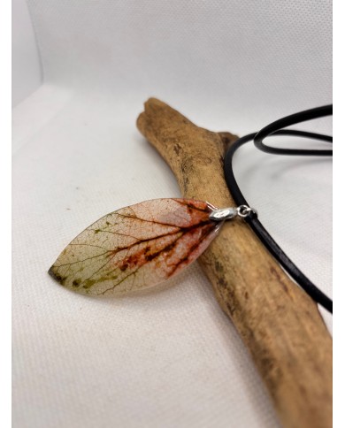 COLLAR ARTESANO de hoja natural esqueletizada