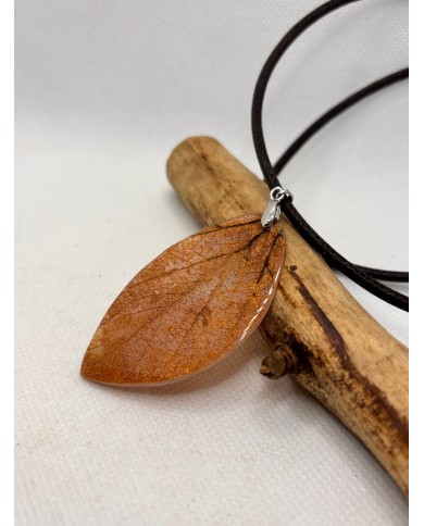 COLLAR artesano de hoja natural esqueletizada