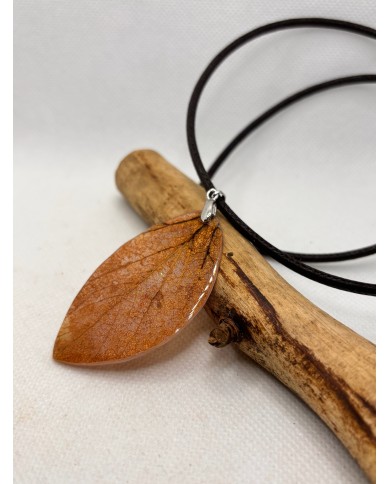 COLLAR artesano de hoja natural esqueletizada
