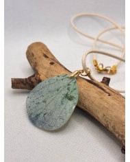 COLLAR ARTESANO DE HOJA NATURAL ESQUELETIZADA