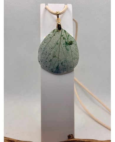 COLLAR ARTESANO DE HOJA NATURAL ESQUELETIZADA