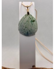 COLLAR ARTESANO DE HOJA NATURAL ESQUELETIZADA