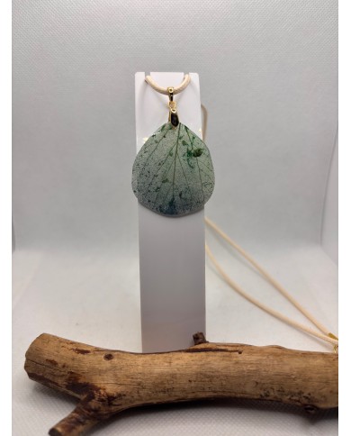 COLLAR ARTESANO DE HOJA NATURAL ESQUELETIZADA