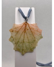 COLLAR ARTESANO DE HOJA NATURAL ESQUELETIZADA