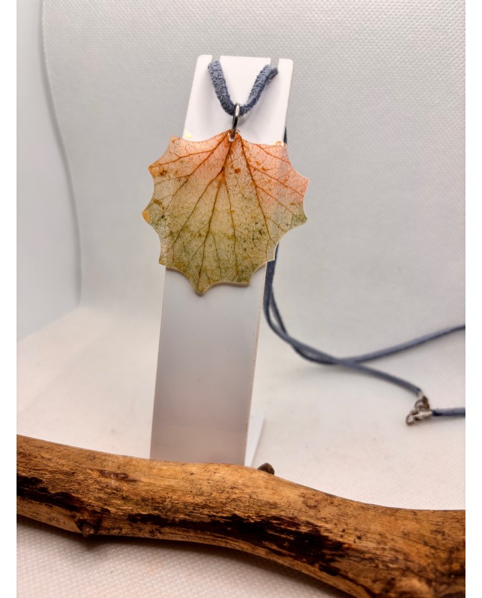 COLLAR ARTESANO DE HOJA NATURAL ESUQUELETIZAD1