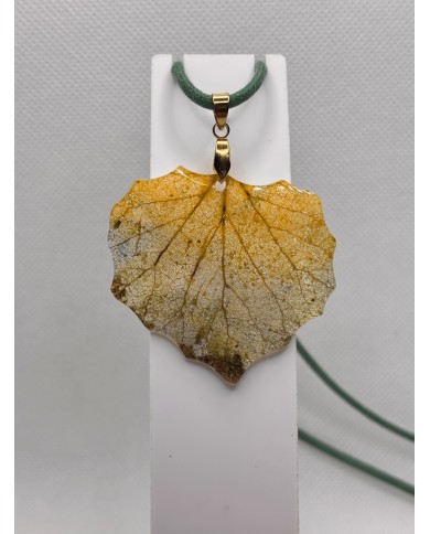 COLLAR ARTESANO DE HOJA NATURAL ESQUELETIZADA