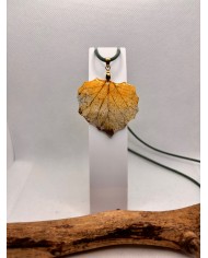 COLLAR ARTESANO DE HOJA NATURAL ESQUELETIZADA