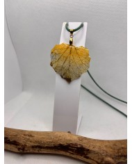 COLLAR ARTESANO DE HOJA NATURAL ESQUELETIZADA