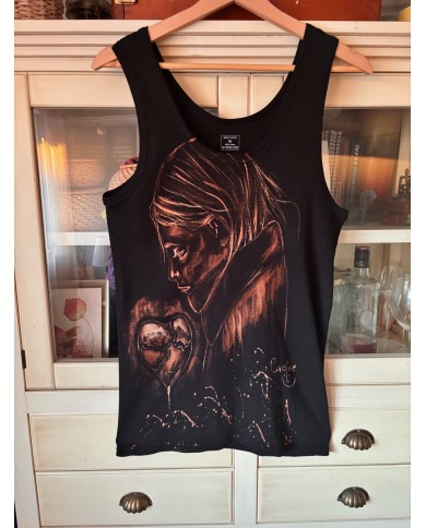 CAMISETA PINTADA A MANO CON LEJÍA