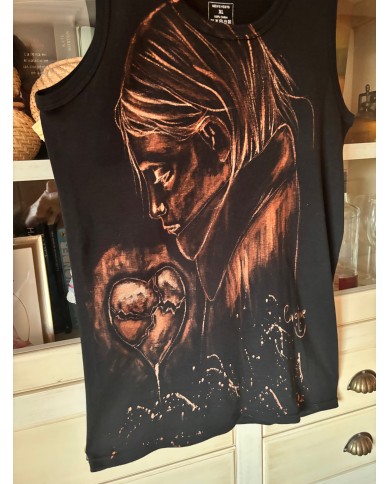 CAMISETA PINTADA A MANO CON LEJÍA